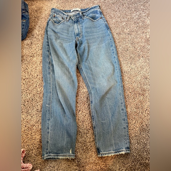 A&F High Rise Mom Jean - Picture 4 of 4